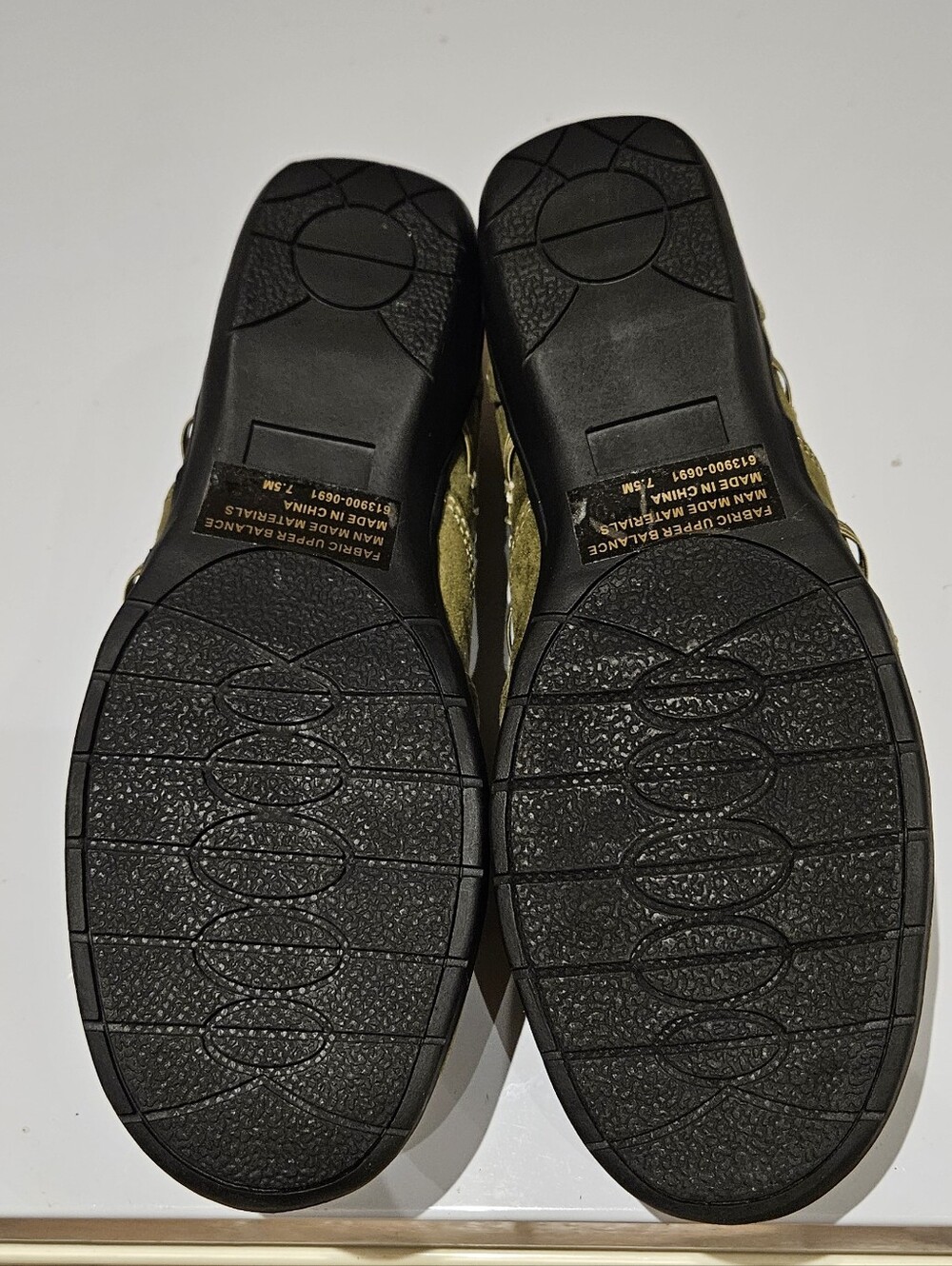 NWOT Classique Olive Green Suede Comfort Loafers Slip-On - Picture 9 of 11